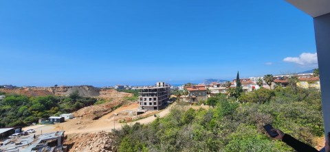 Alanya Karakocalı   Mahallesinde Yeni Lüks Satılık 1+1 Daire