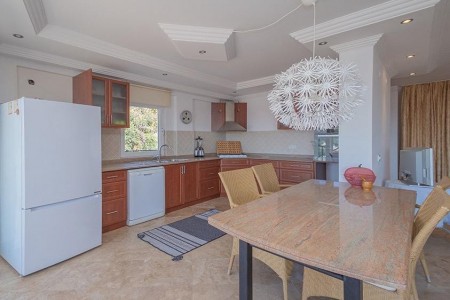 Alanya Cikcilli'de Deniz Manzaralı Kiralık 3+1 İkiz Villa