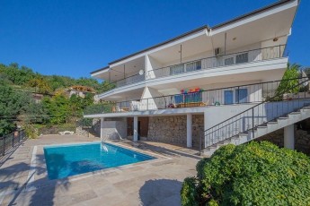 Alanya Cikcilli'de Deniz Manzaralı Kiralık 3+1 İkiz Villa