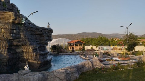 Antalya Korkutelinde Seralı Tek Katlı Satılık Villa