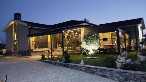 Antalya Korkutelinde Seralı Tek Katlı Satılık Villa
