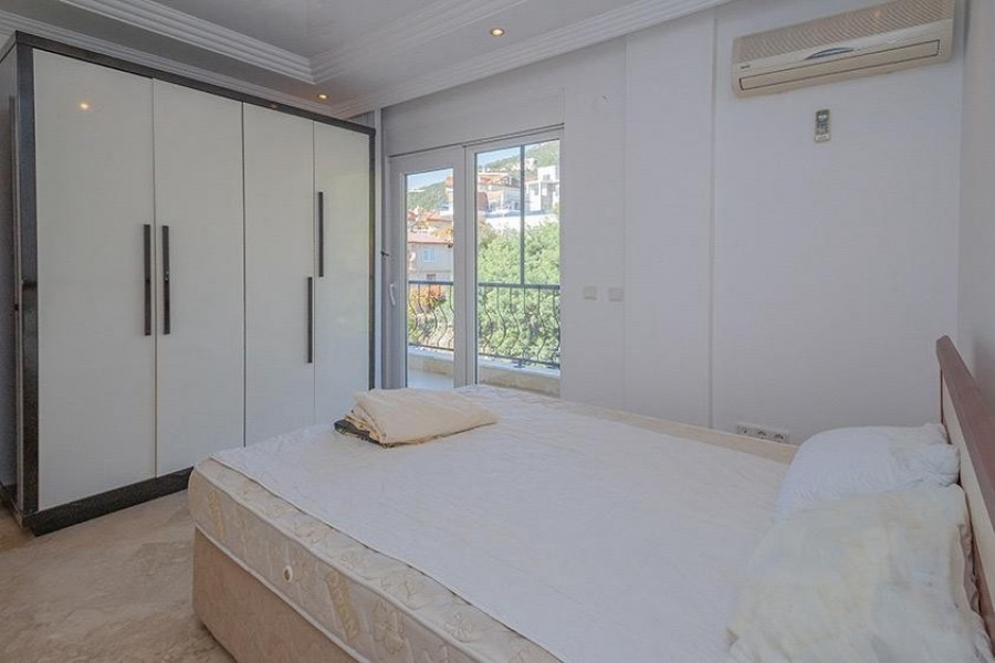 Alanya Cikcilli'de Deniz Manzaralı Satılık 3+1 İkiz Villa