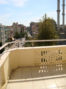 Alanya Saray Mah Cadde Üzerinde Satılık 2+1 Ayrı Mutfaklı Daire