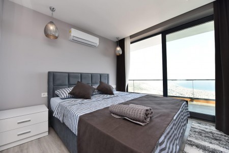 Alanya Tepe Modern Villa Kiralık 5+1