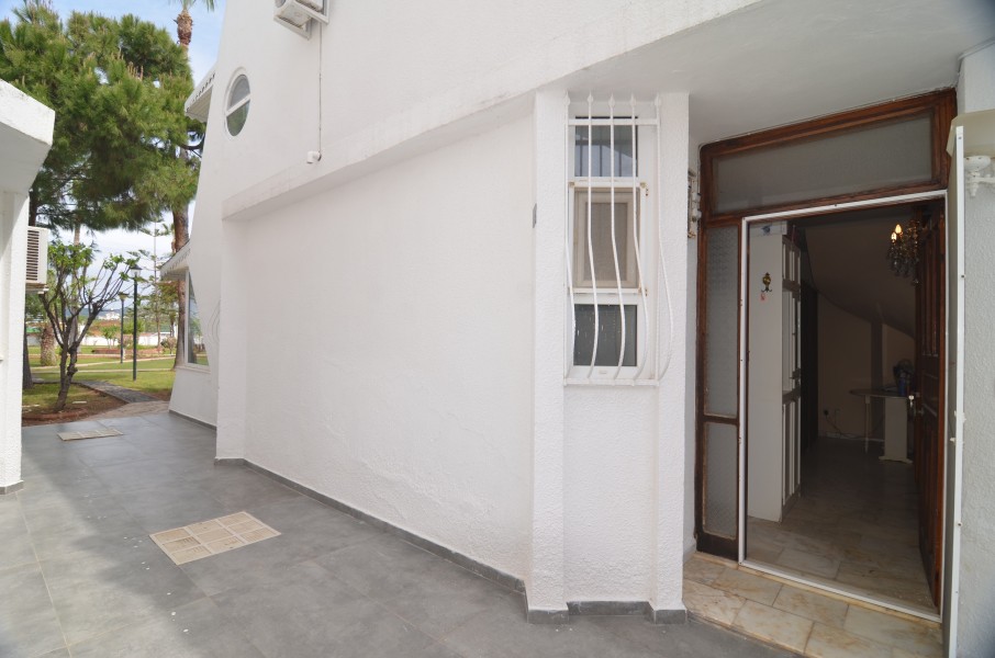 Alanya Türkler Mahallesi  Denize Sıfır Kiralık 3+1 Villa