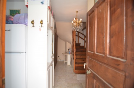 Alanya Türkler Mahallesi  Denize Sıfır Kiralık 3+1 Villa