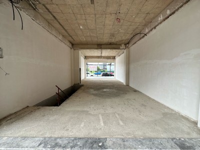 Alanya Alkü Yanındaki Plaza'da Kiralık Depolu Dükkan