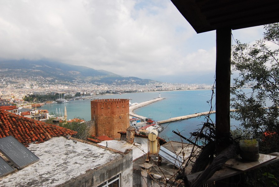 Alanya Tophane'de Deniz Manzaralı Satılık Villa projeli